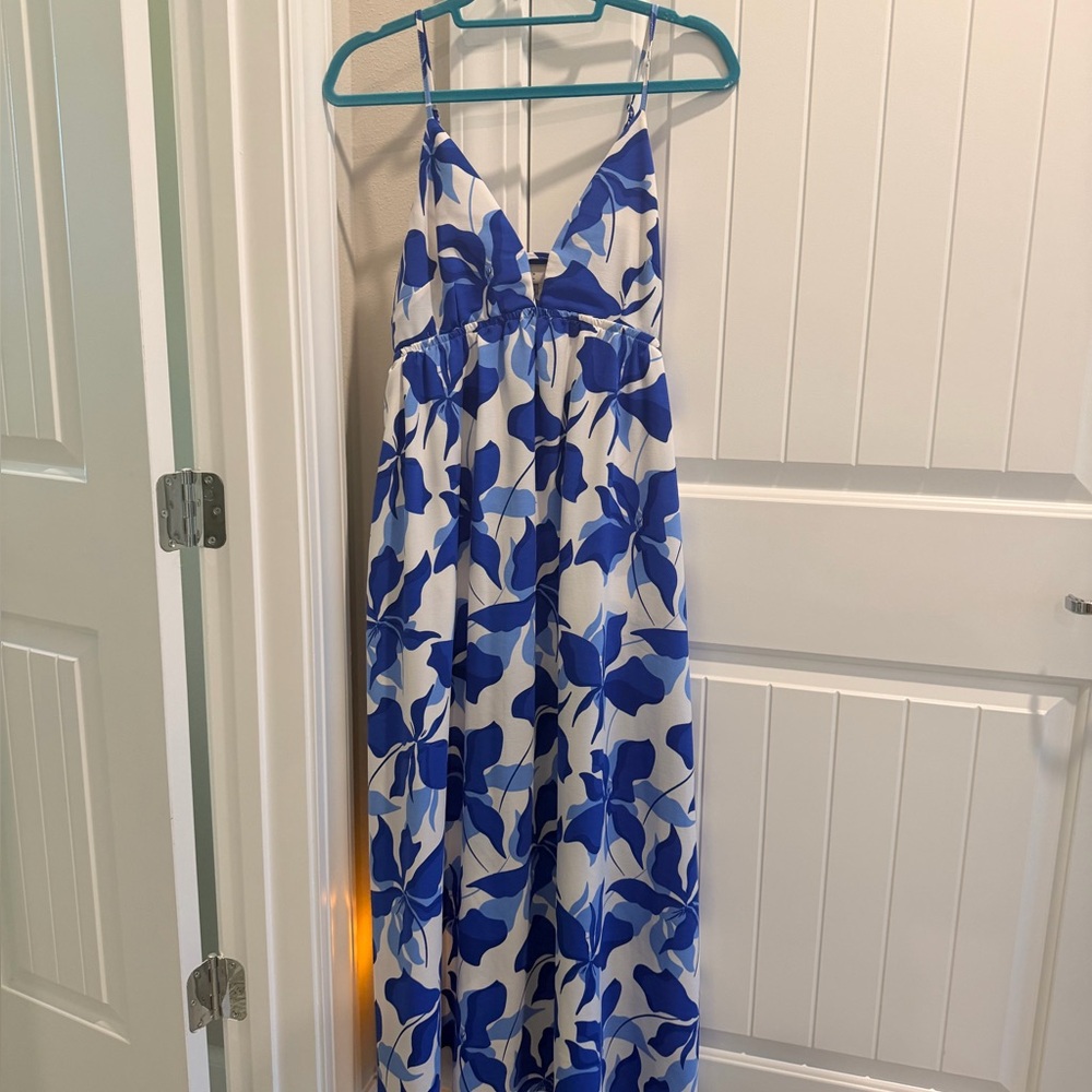 Women’s Midi dress with adjustable straps AND POCKETS!!